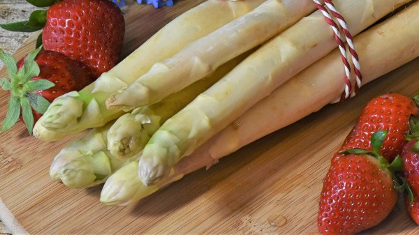 Cremant-und-Spargel